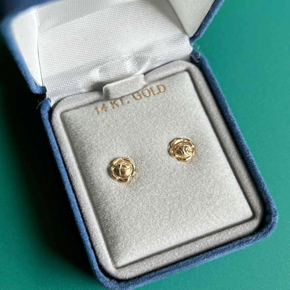 14kt Gold Rose Earrings